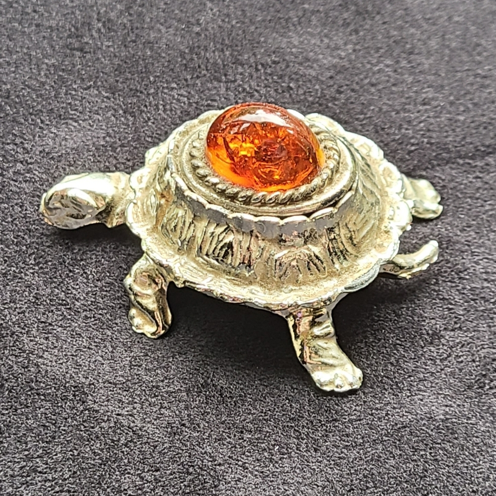 Turtle trinket box with natural amber stone